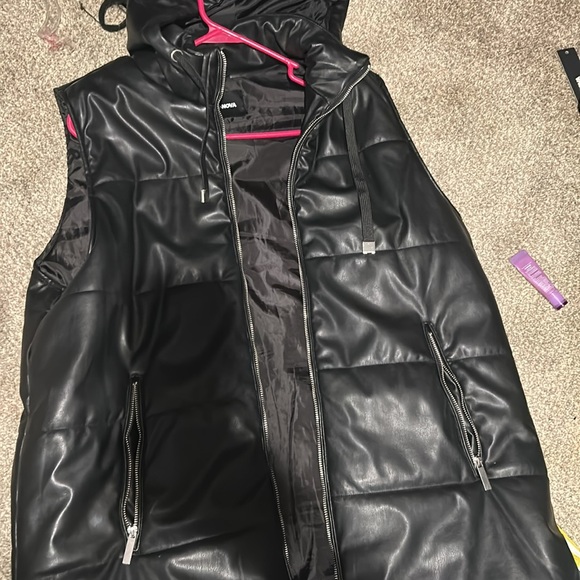 Fashion Nova Black Puffer Vest - Picture 2 of 7